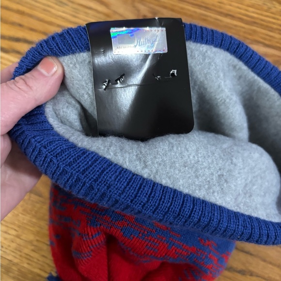 New Era Adult Chicago Cubs Red and Blue Pom Beanie hat - Picture 6 of 8